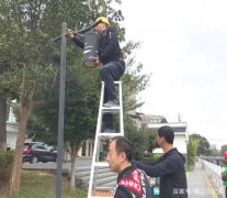 江苏丹阳园林部门：维修景观灯，“点亮”出行 